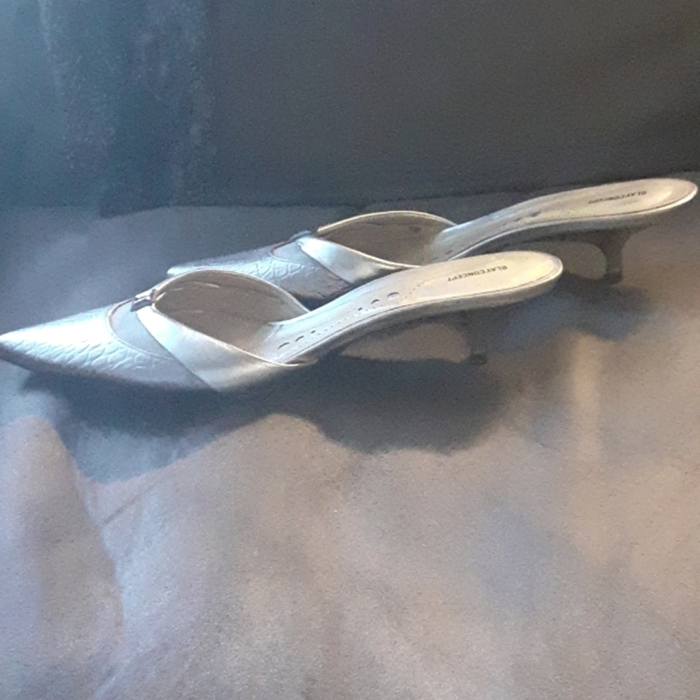 Shoes - Picture 2 of 4